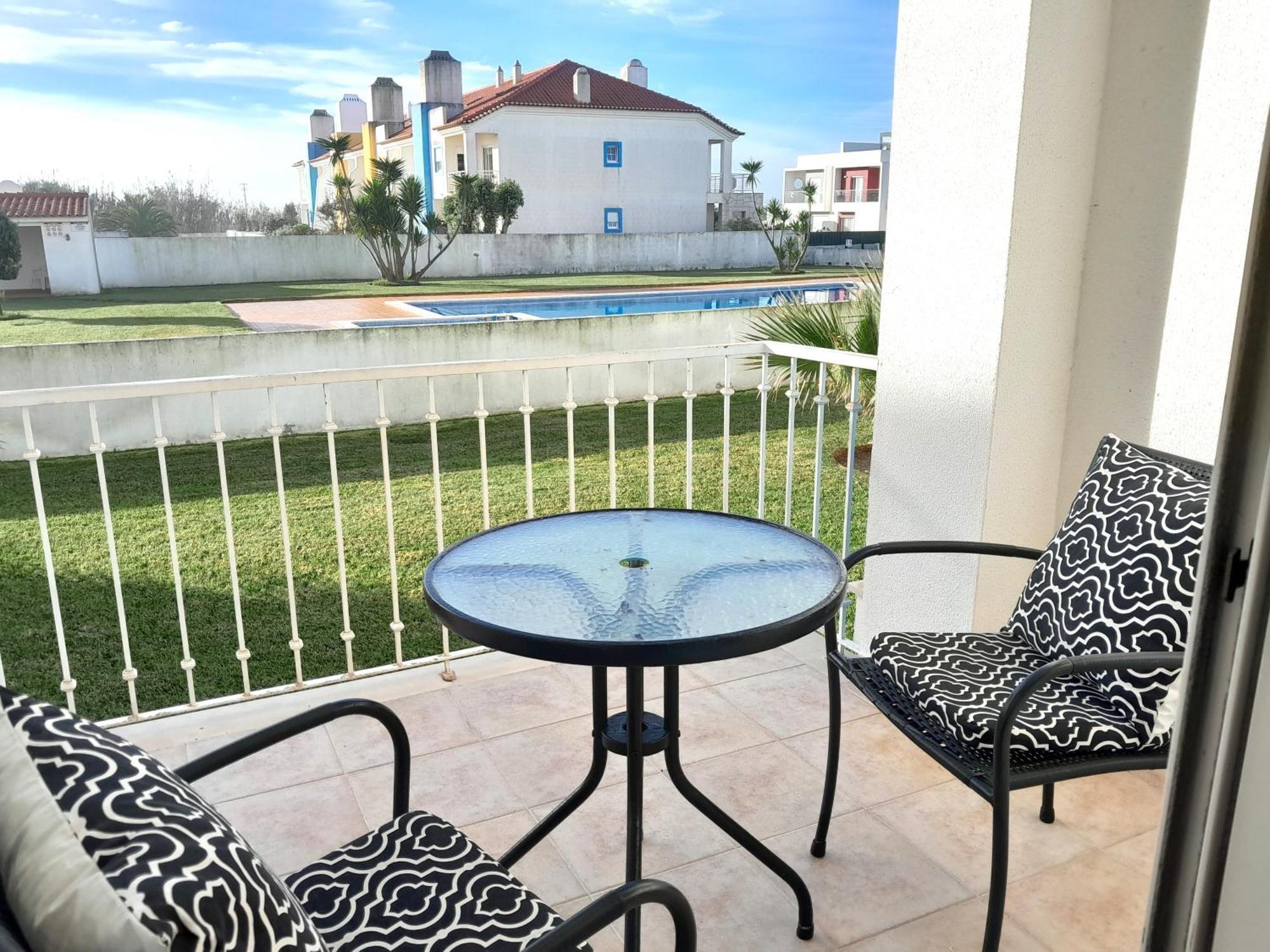 Palmeiras Apartement - T1 Com Piscina Baleal Eksteriør billede